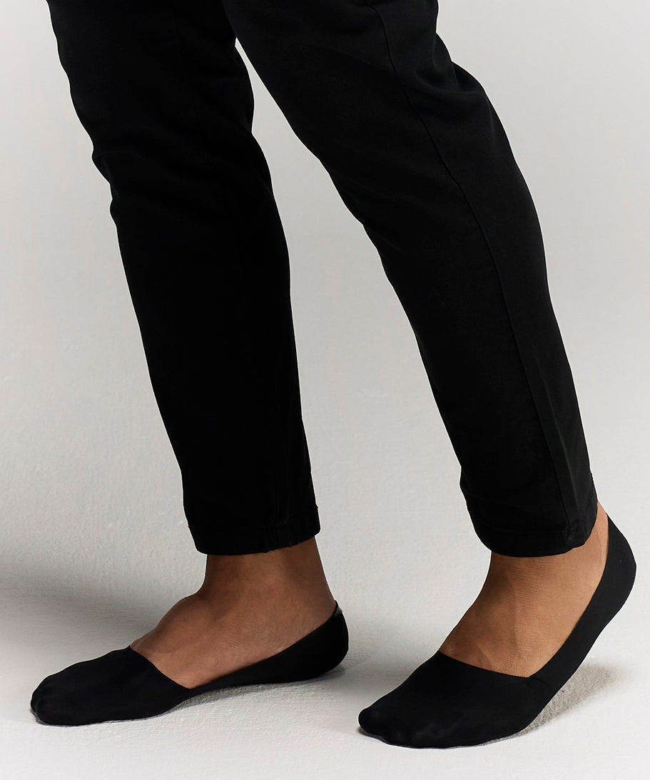 Front Photo of No Trace Ice Socks in black
