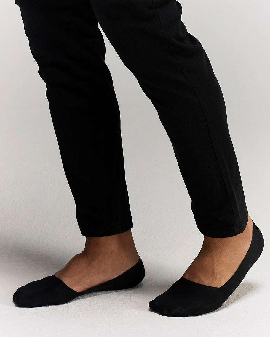 Front Photo of No Trace Ice Socks in black