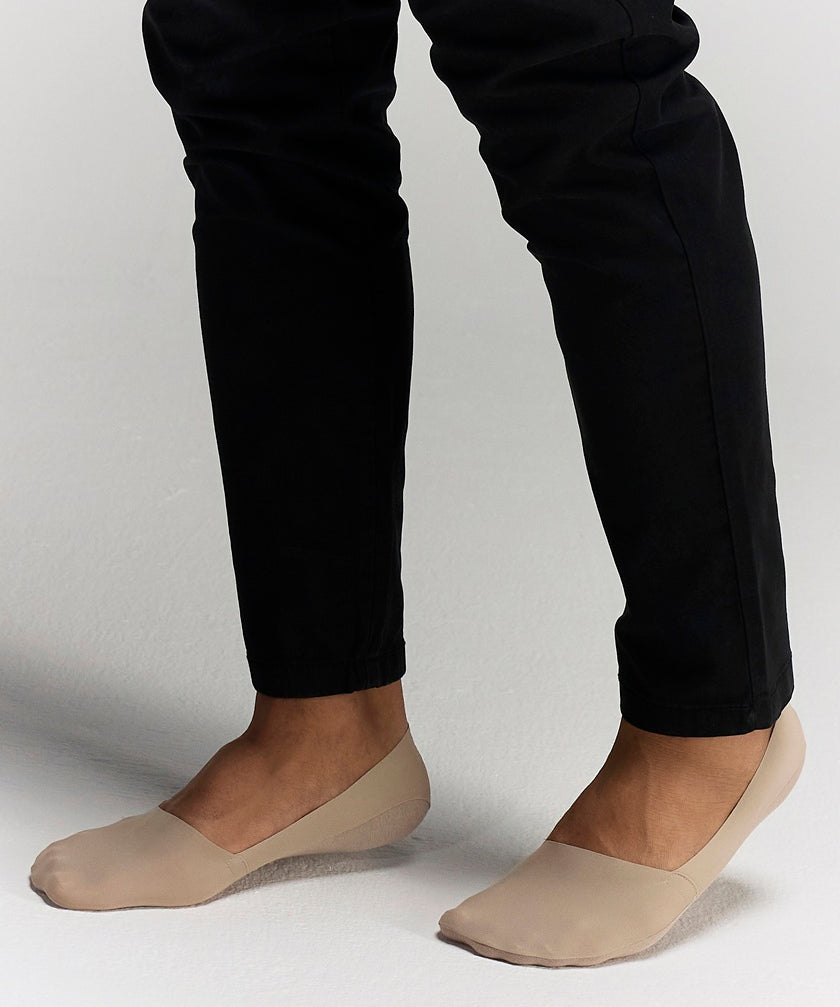 Front Photo for Model wearing No Trace Ice Sock Beige