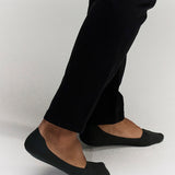 side photo of model wearing No Trace Ice Sock Dark Green
