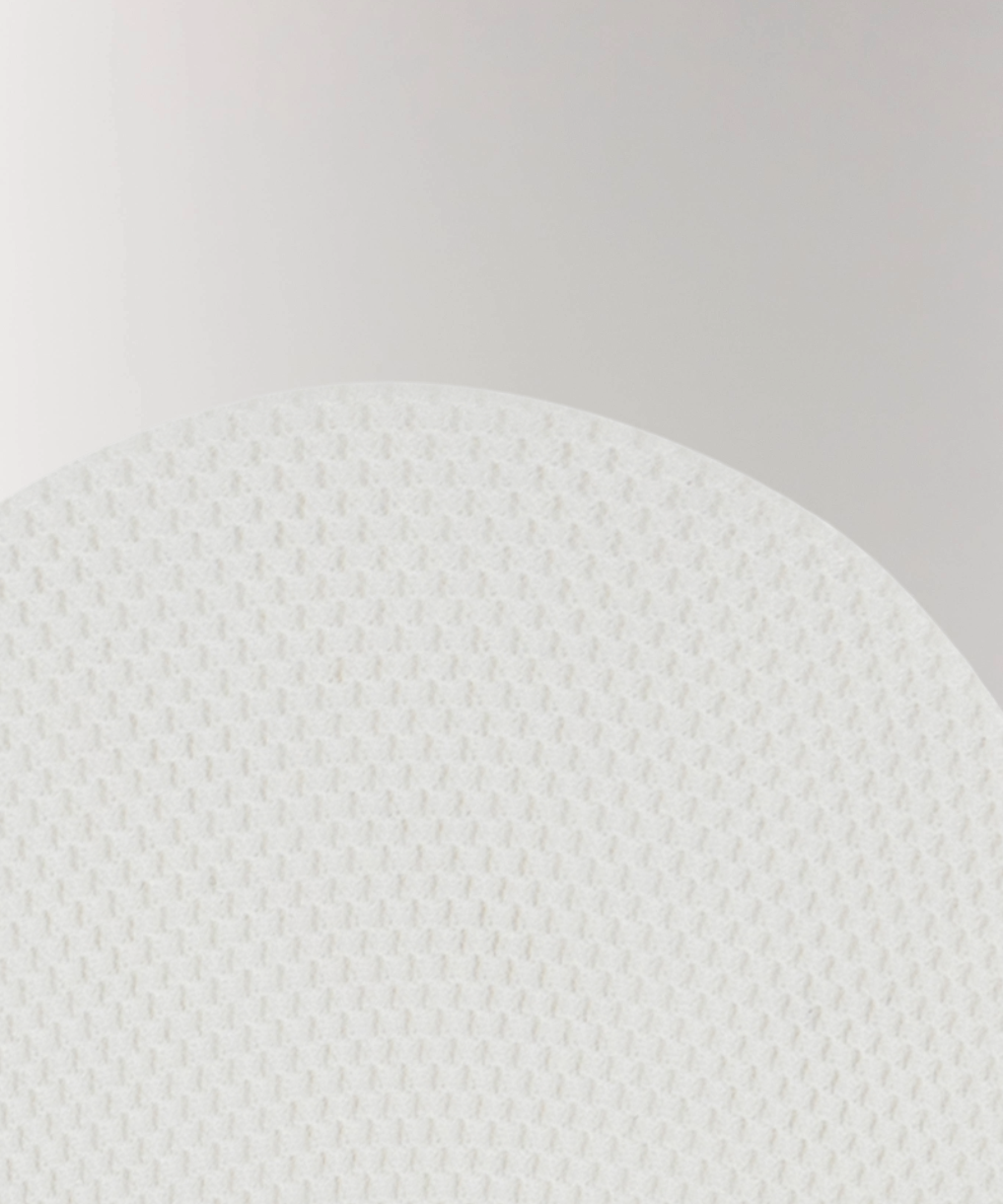 Zoomed picture of cottosilk airtech invisible ice socks in White
