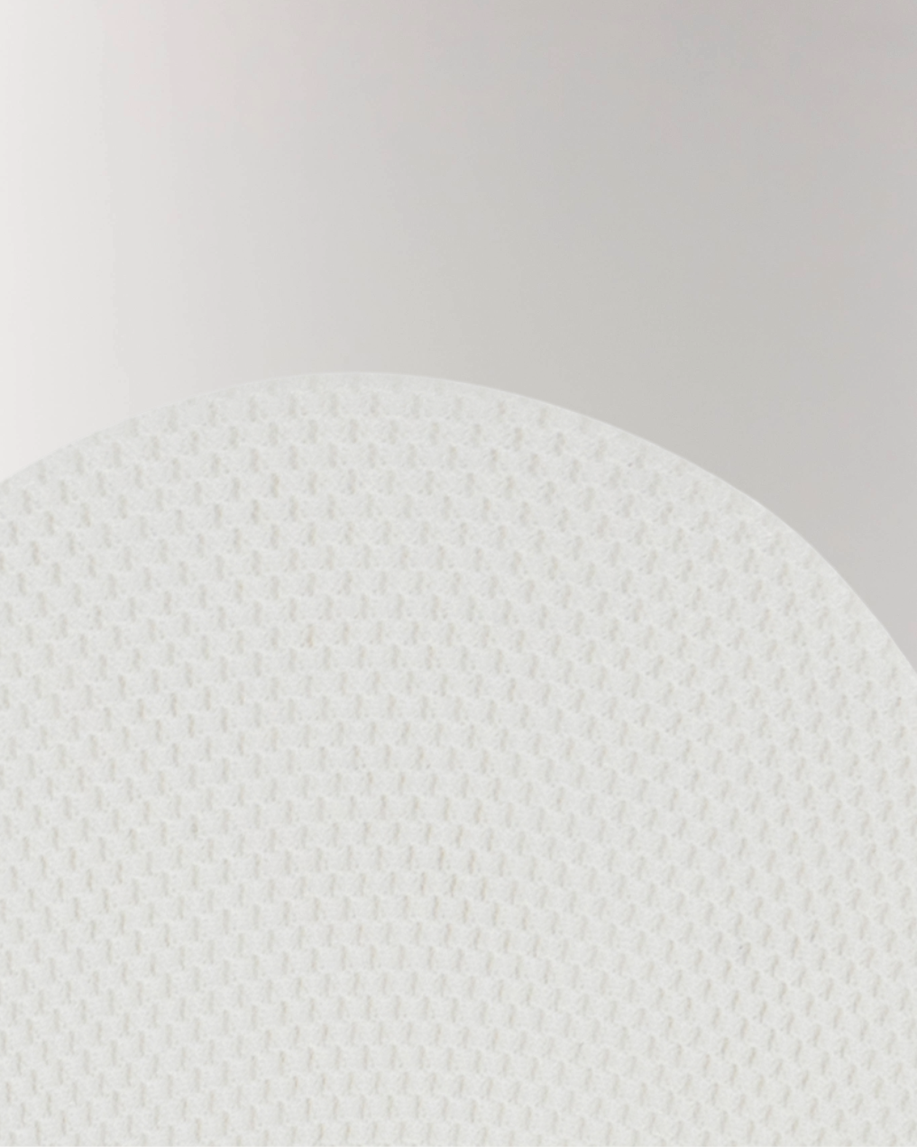 Zoomed picture of cottosilk airtech invisible ice socks in White