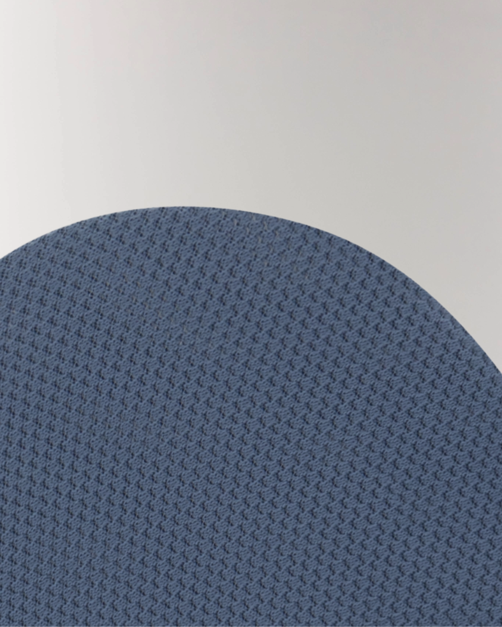 Zoomed picture of cottosilk airtech invisible ice socks in Blue