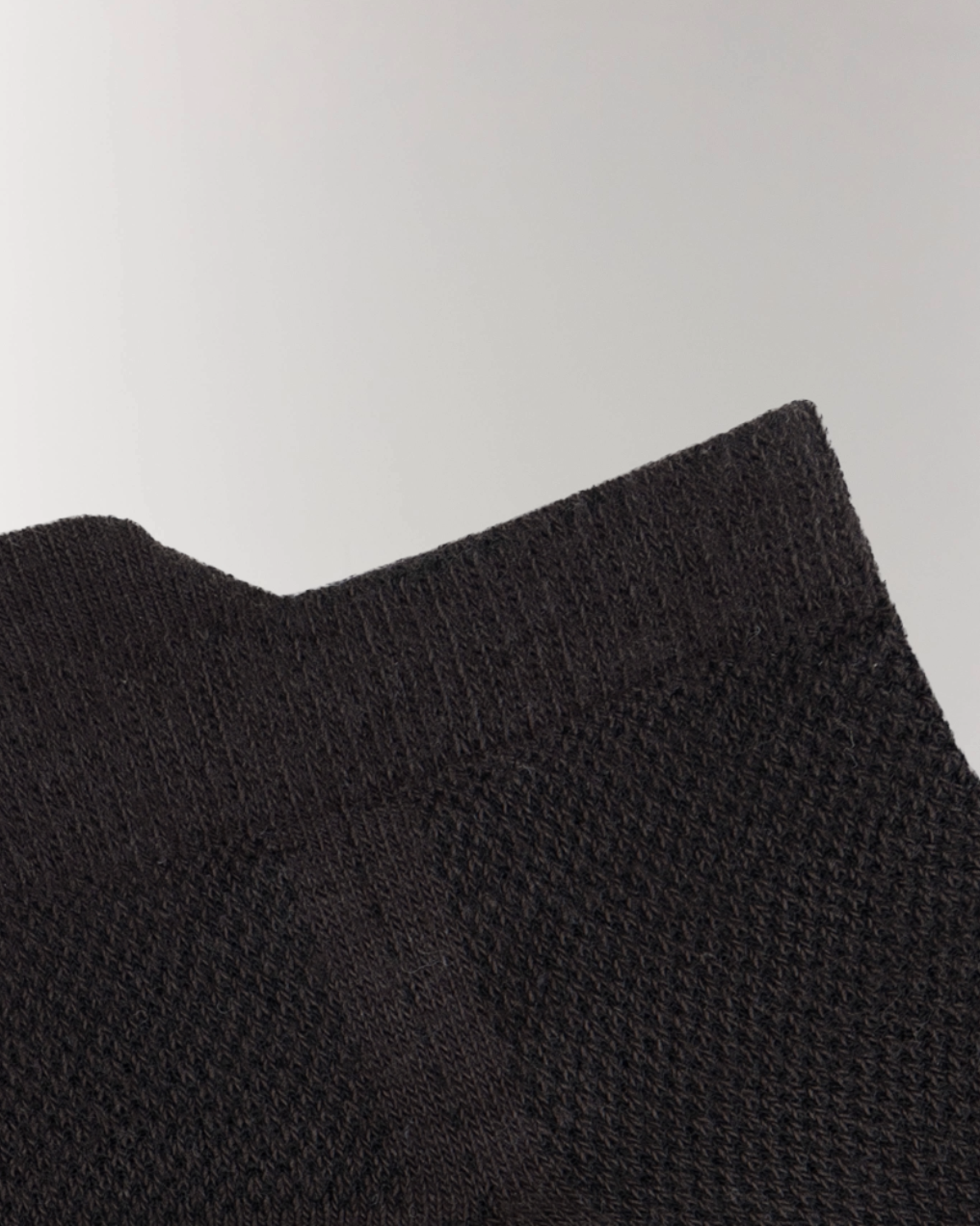 Detailed photo of cotton air ankle socks in dark grey