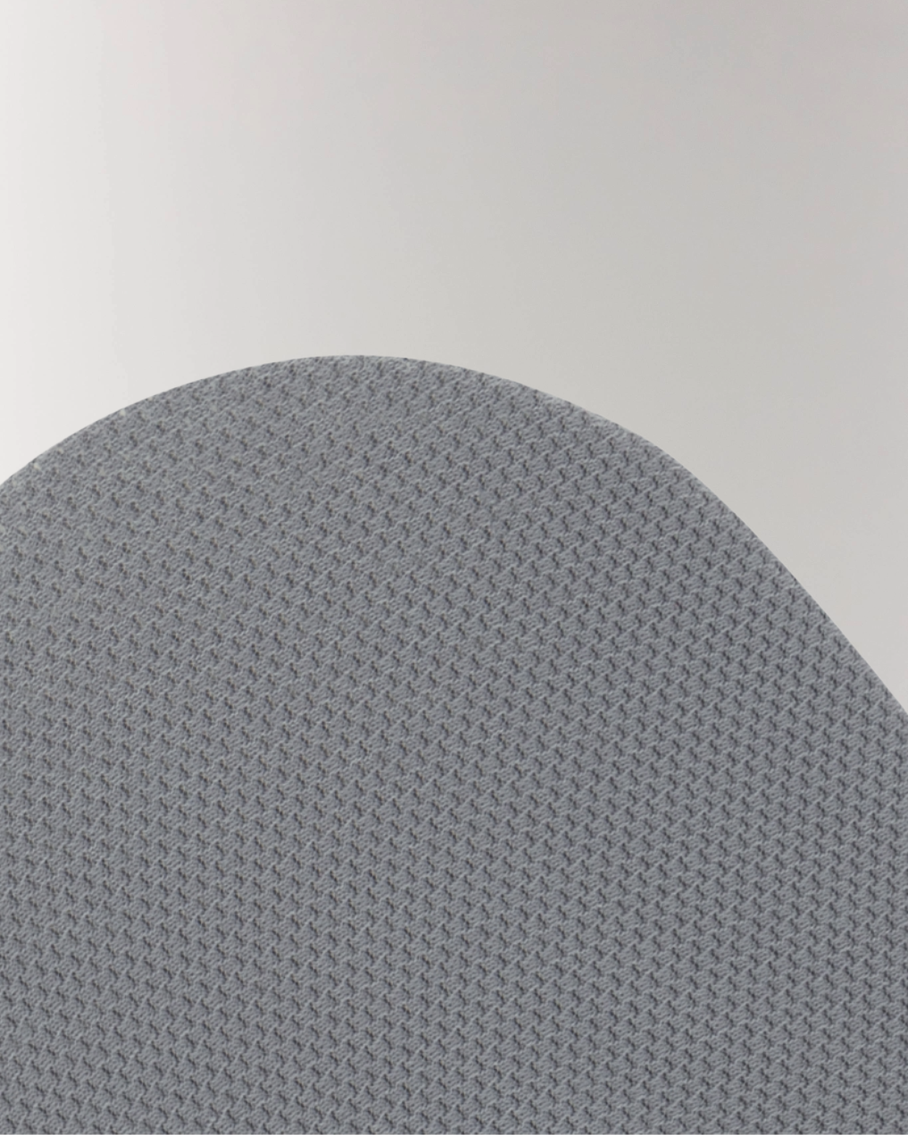 Zoomed picture of cottosilk airtech invisible ice socks in Light Grey