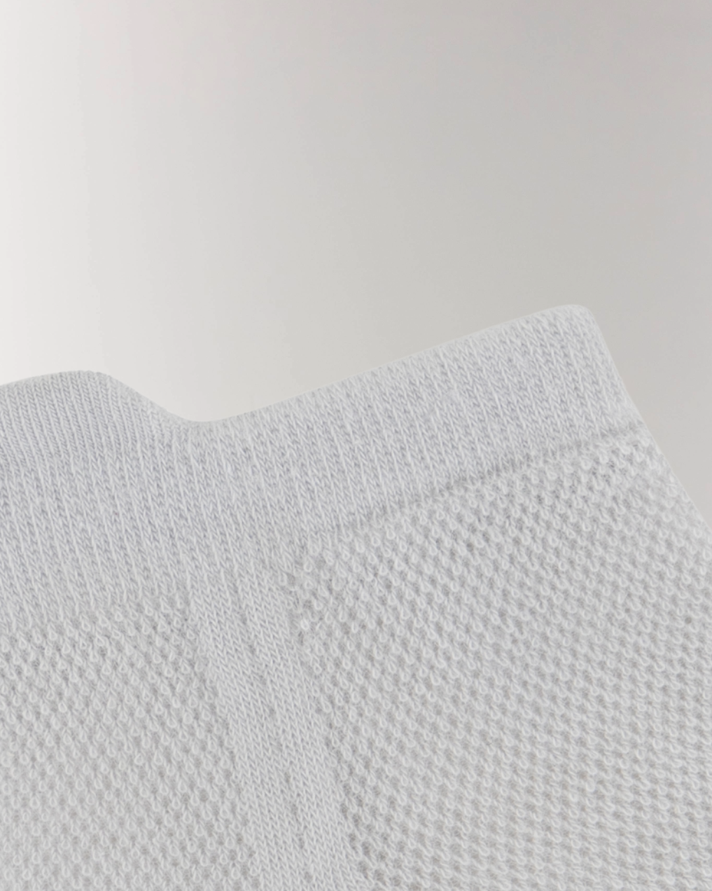 Detailed photo of cotton air ankle socks in light grey