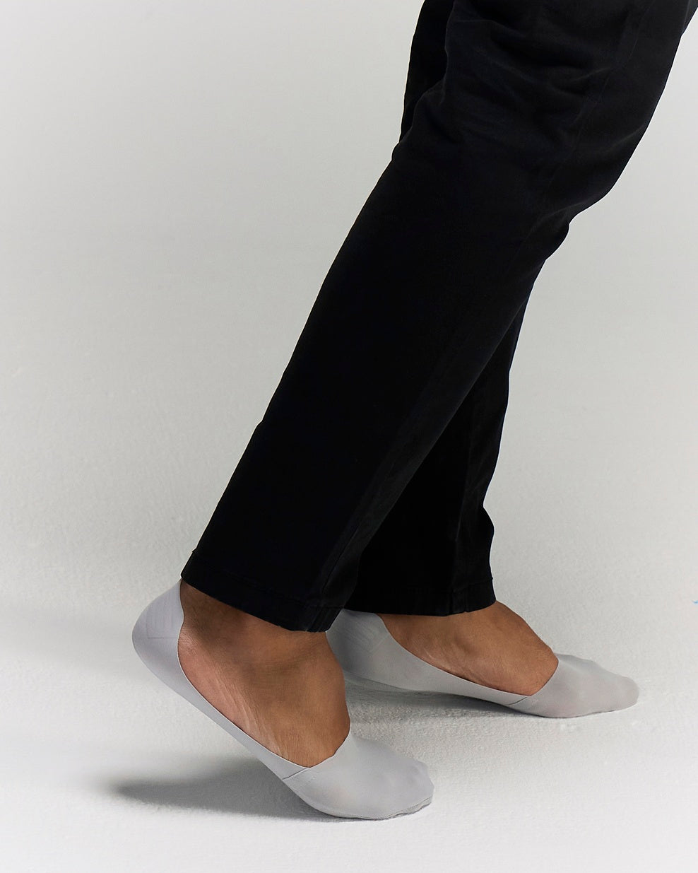 side photo No Trace Ice Sock Light Grey