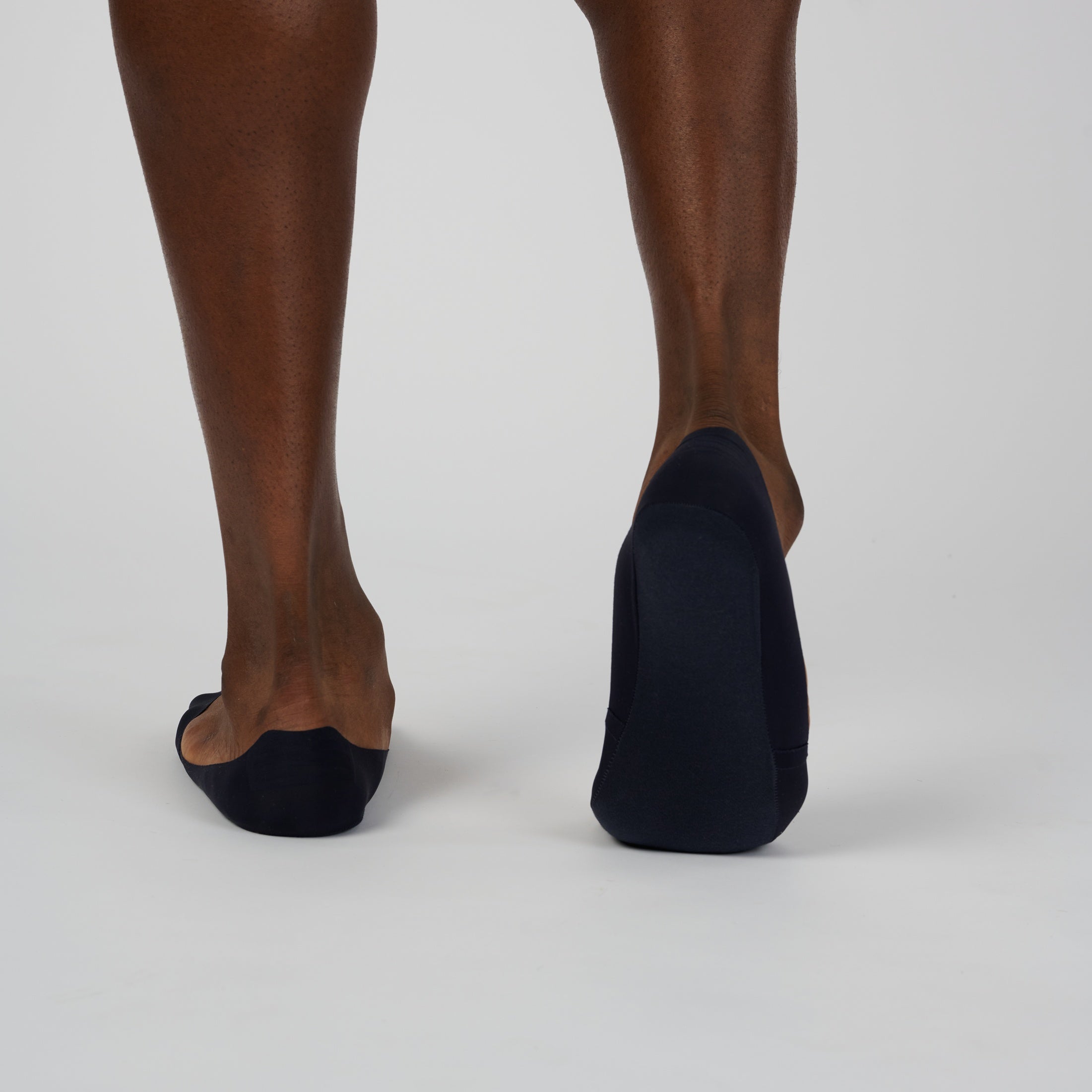 back photo of no trace ice socks in navy