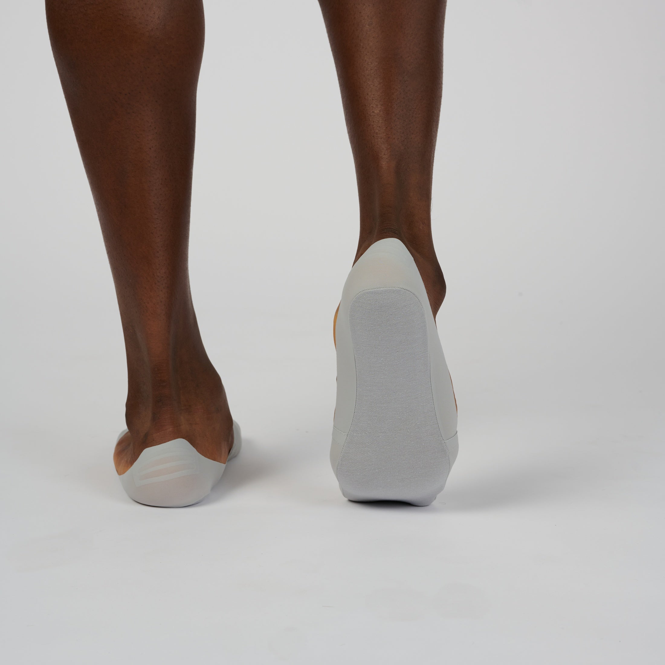 back photo of no trace ice socks in light grey