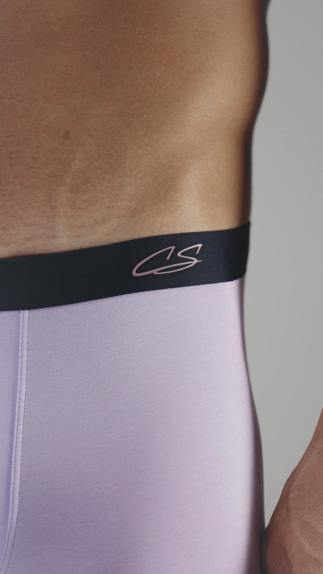 Video showing a model wearing the luxury soft Modal Trunk and highlighting its details.