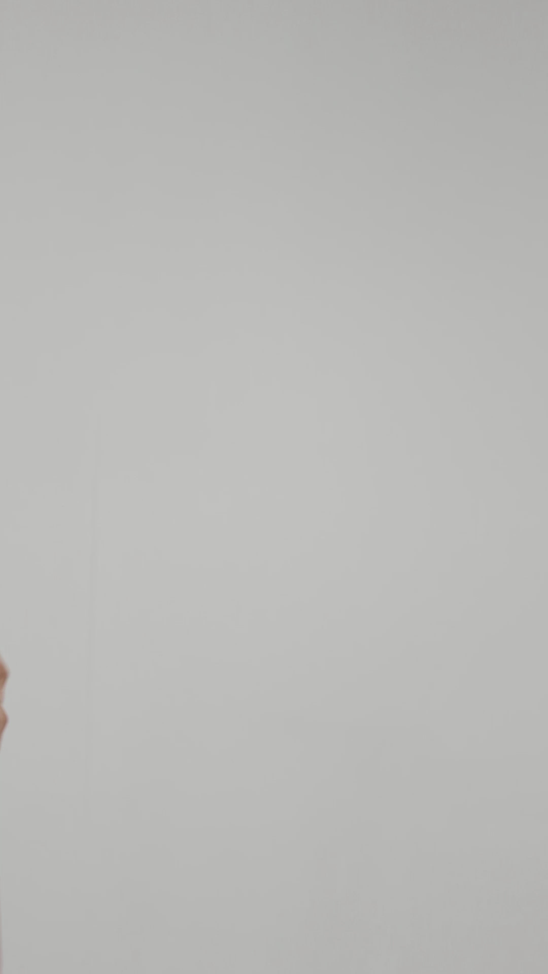 Video showing a model wearing the Grid Modal Trunk and highlighting its details.